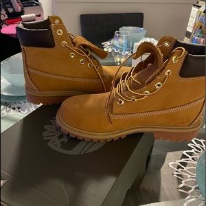 New timberland boots grade school size 6
